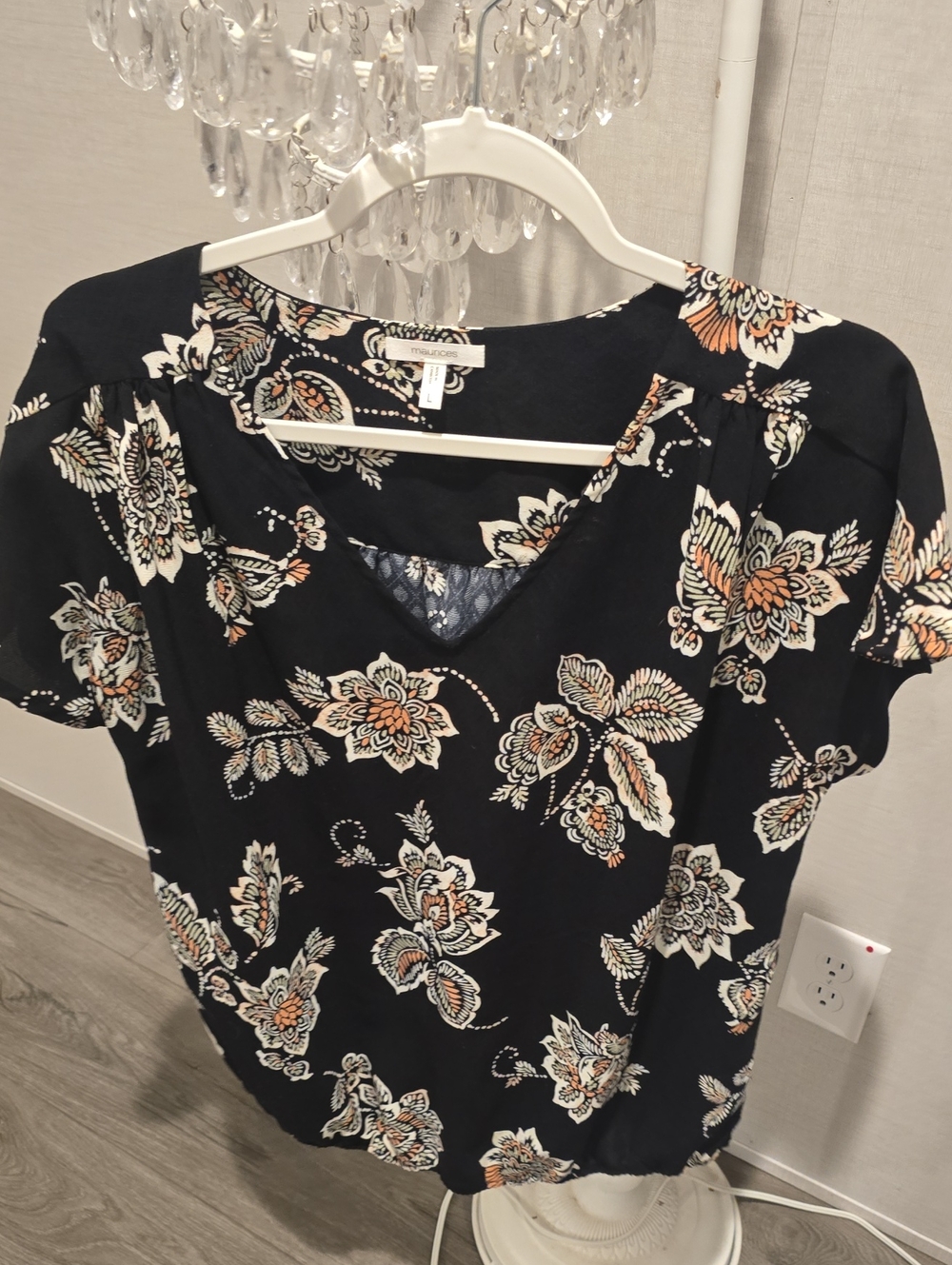 Maurices Black Floral V-Neck Short Sleeve Blouse